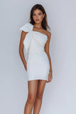 Sukienka Bodycon na Jedno Ramię z Kokardą Biała Sukienka na Imprezę